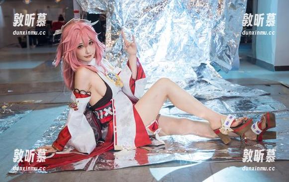 糖果果Candy的OL甜蜜日常：想cos但又迟到的镜头高清实录。
