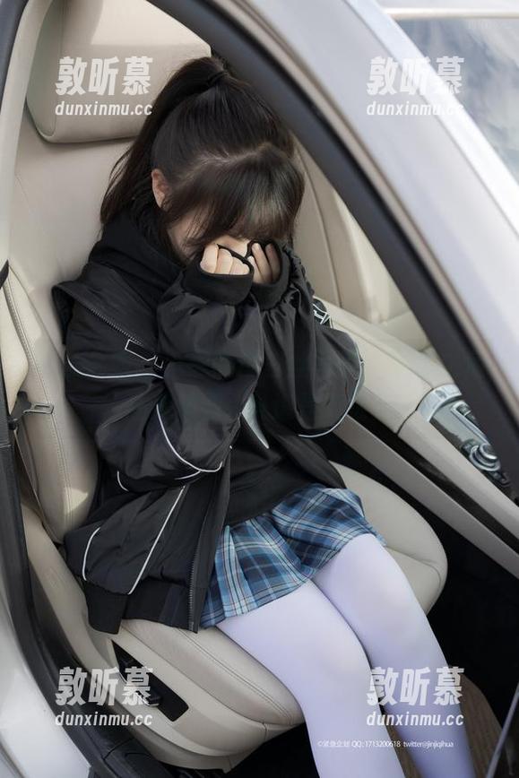 紧急企划 - 小恩的厚白丝写真，更新之后让我想到...难道是致敬？