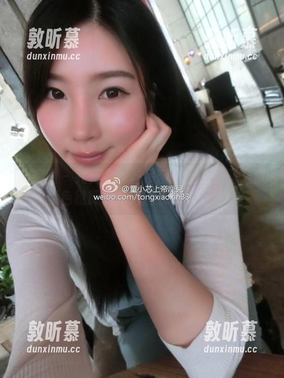 微密圈 - 完美身材与吊带白丝的朝圣之旅：紫色哒豚豚高清图集独家上线啦。