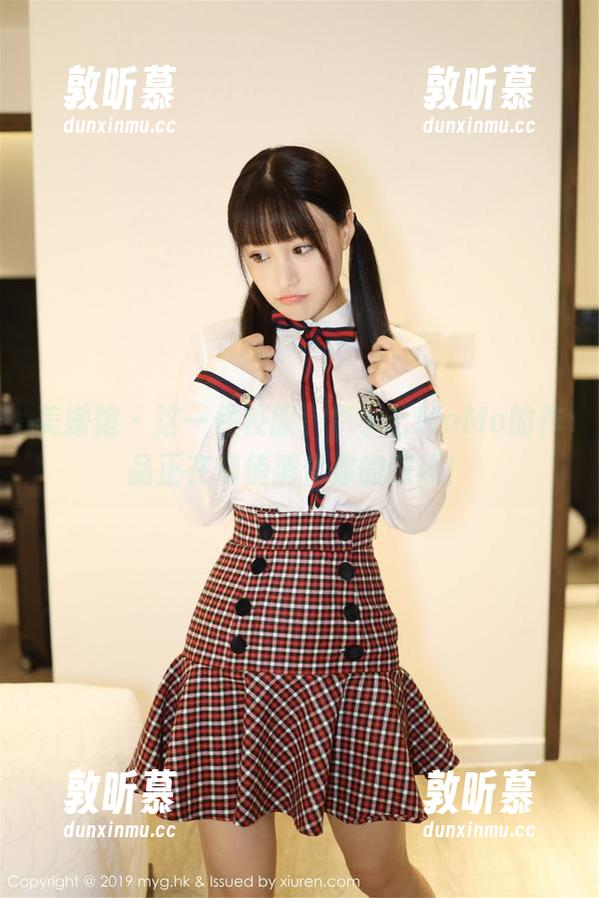 美媛馆 - 这一件校服，伊小七MoMo的作品正在悄悄消化你的眼球！