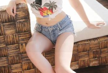 美媛馆 - 阿乖Kiddo的女仆写真:你以为我只会打杂,我还有杀手锏!