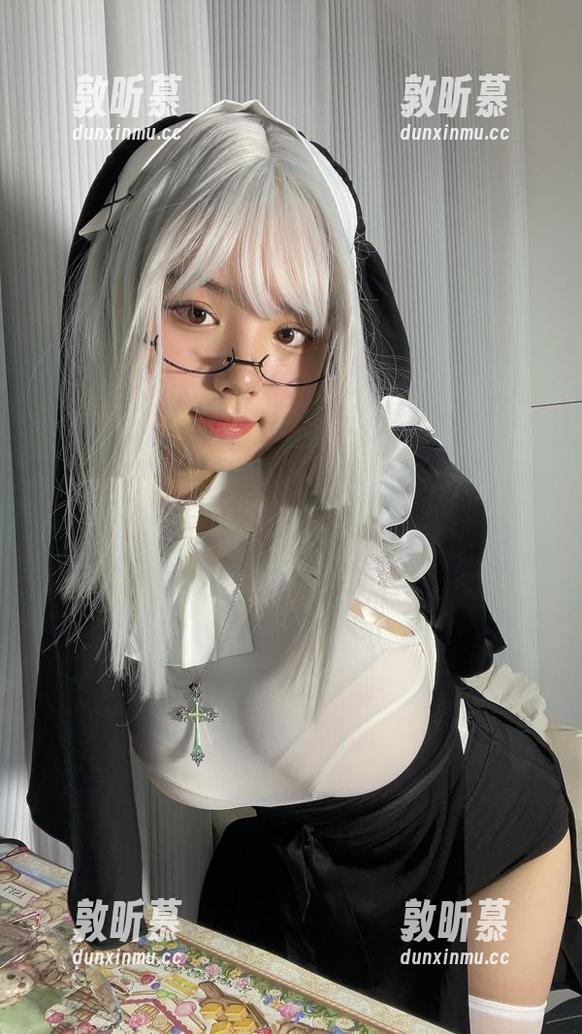微密圈 - 来吧，葱油饼er的灰色连帽衫合集，照出个谜一样的女人！