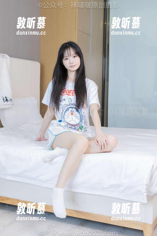 袜啵啵 - 小甜豆的私拍时光：OL制服与快乐的碰撞