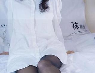 袜啵啵 - 黑丝写真里，砂糖用图像教我们如何优雅地卷成筒！