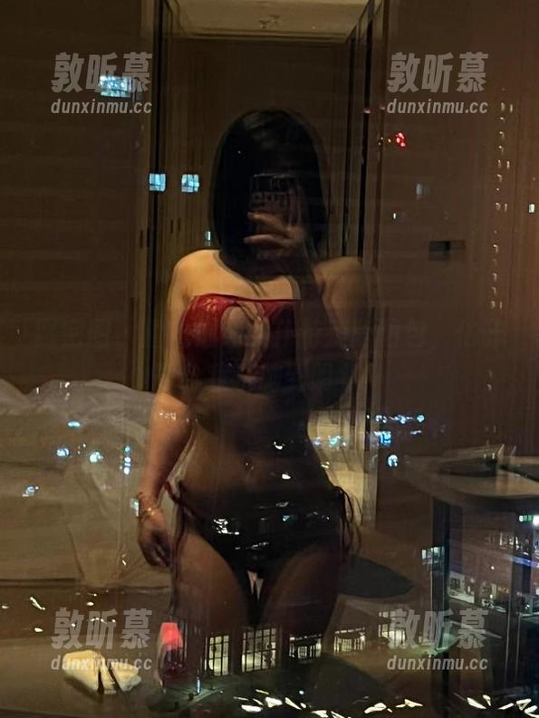 微密圈 - 詹詹清纯女仆特别版图包，估计要给我洗脑到明年！
