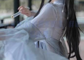 下载贝儿酱Miki的皮衣美图，鲜明而又难以捉摸。