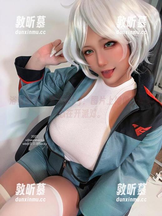 浴室的贝贝琪Becky：图片上她像是不小心在开派对。