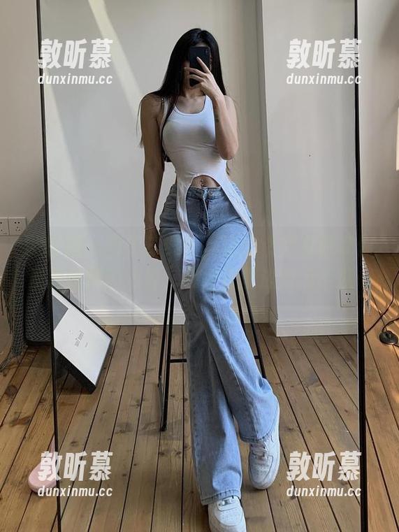微密圈 - 锁定陈佩奇，让这镂空资源带你漫游模糊的边界，心会在里边悄悄游荡…