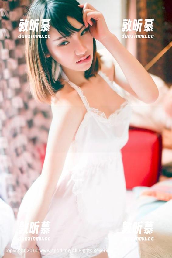 青豆客 - 套图精选：伍月yuer的清纯气息，你的心里是不是也被她的小动作点燃了一点火花呢？