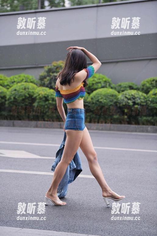 魔镜街拍：热裤、凉风、高美女，高清照片记录这份随性与自在～
